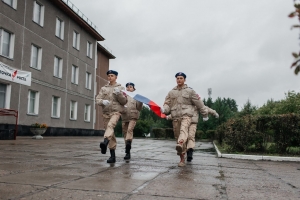 С первого сентября этого года во всех школах страны учебная неделя будет начинаться с торжественной церемонии поднятия флага и исполнения гимна